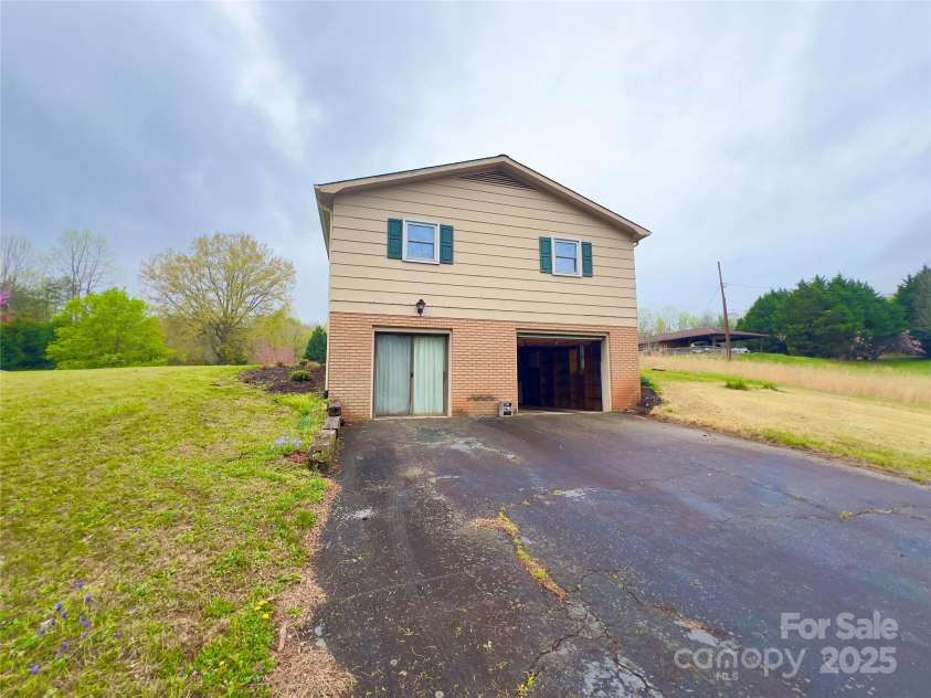 2348 Lenoir Drive, Lenoir, NC 28645.  MLS# CAR4243082, YatesRealty ID 6117. 