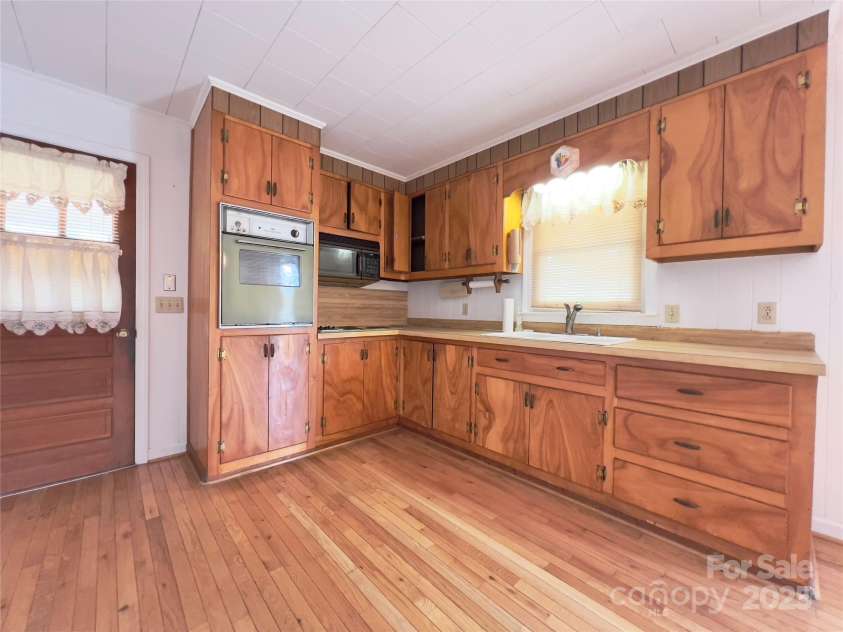 2348 Lenoir Drive, Lenoir, NC 28645.  MLS# CAR4243082, YatesRealty ID 6117. 