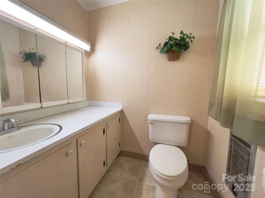 2348 Lenoir Drive, Lenoir, NC 28645.  MLS# CAR4243082, YatesRealty ID 6117. 