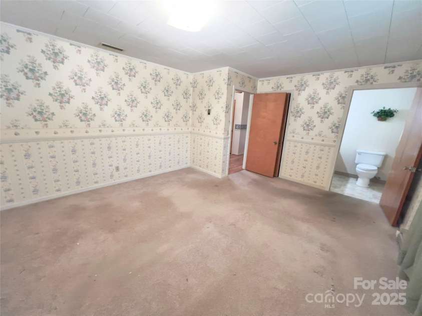 2348 Lenoir Drive, Lenoir, NC 28645.  MLS# CAR4243082, YatesRealty ID 6117. 