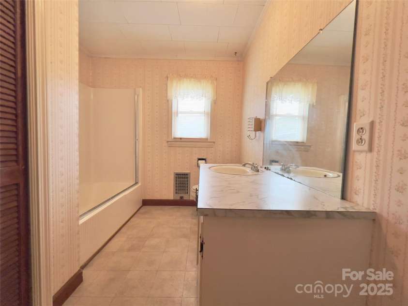 2348 Lenoir Drive, Lenoir, NC 28645.  MLS# CAR4243082, YatesRealty ID 6117. 