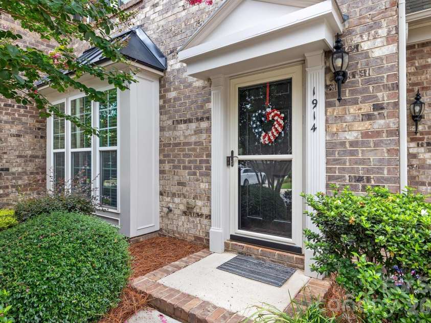 1914 Colony Line Court, Charlotte, NC 28210.  MLS# CAR4350441, YatesRealty ID 6119. 