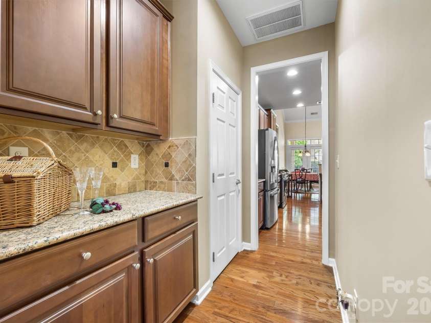 1914 Colony Line Court, Charlotte, NC 28210.  MLS# CAR4350441, YatesRealty ID 6119. 