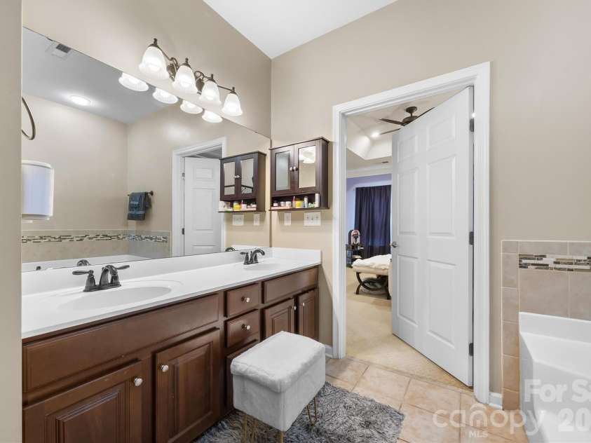 1914 Colony Line Court, Charlotte, NC 28210.  MLS# CAR4350441, YatesRealty ID 6119. 