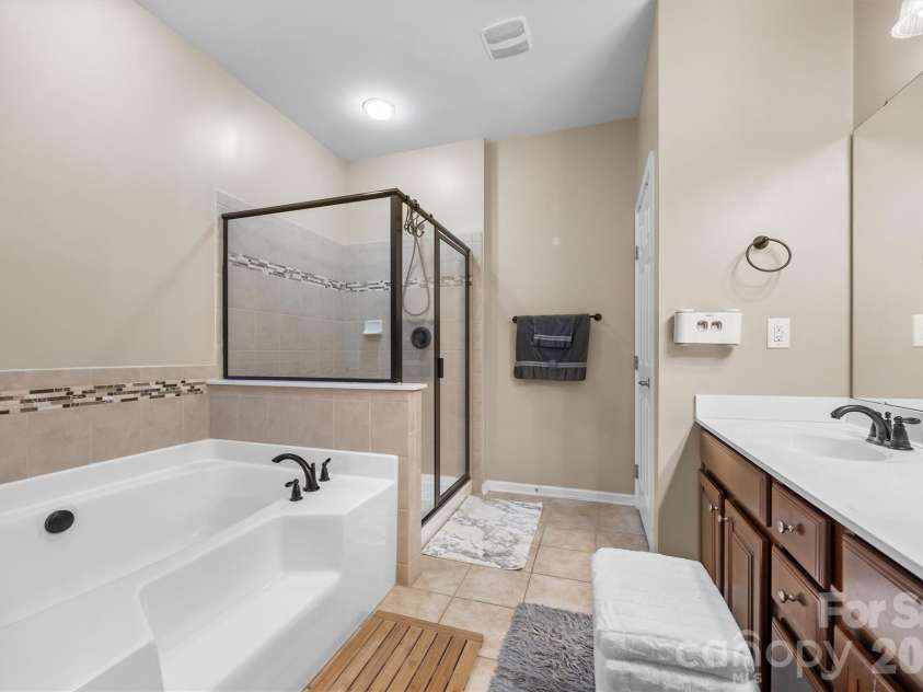 1914 Colony Line Court, Charlotte, NC 28210.  MLS# CAR4350441, YatesRealty ID 6119. 