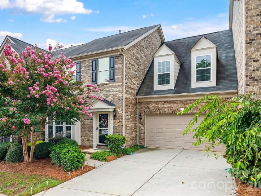 1914 Colony Line Court, Charlotte, NC 28210.  MLS# CAR4350441, YatesRealty ID 6119. 