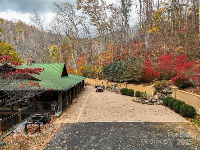 90 Rogers Creek Drive, Bakersville, NC 28705.  MLS# CAR4318662, YatesRealty ID 612. 