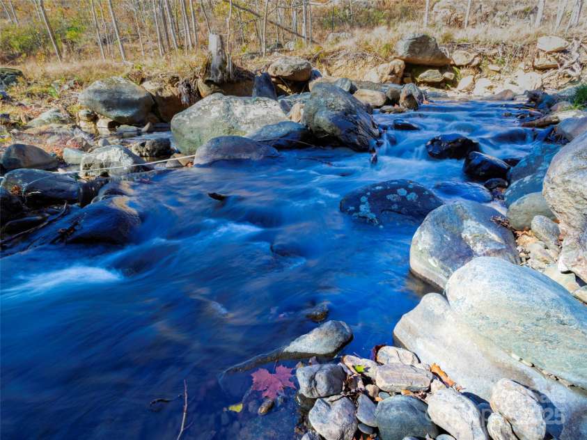 90 Rogers Creek Drive, Bakersville, NC 28705.  MLS# CAR4318662, YatesRealty ID 612. 