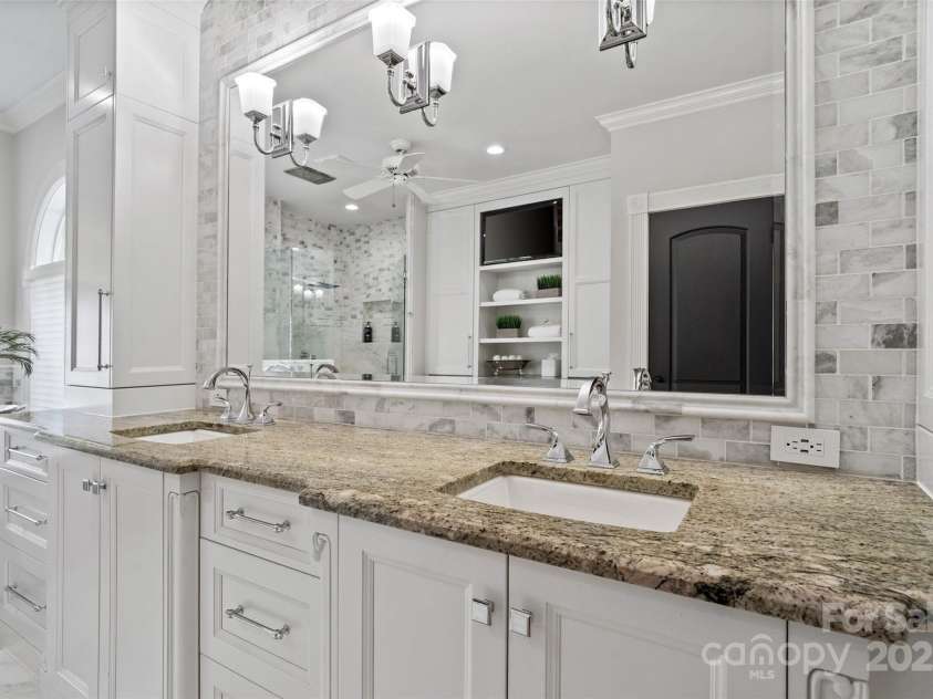 2500 Giverny Drive, Charlotte, NC 28226.  MLS# CAR4287734, YatesRealty ID 6121. 