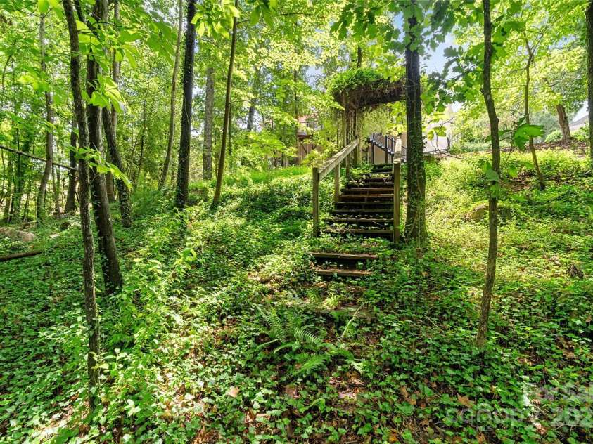 2500 Giverny Drive, Charlotte, NC 28226.  MLS# CAR4287734, YatesRealty ID 6121. 