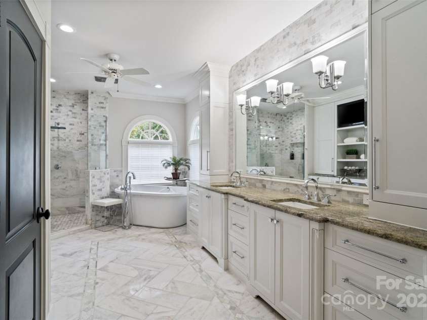 2500 Giverny Drive, Charlotte, NC 28226.  MLS# CAR4287734, YatesRealty ID 6121. 