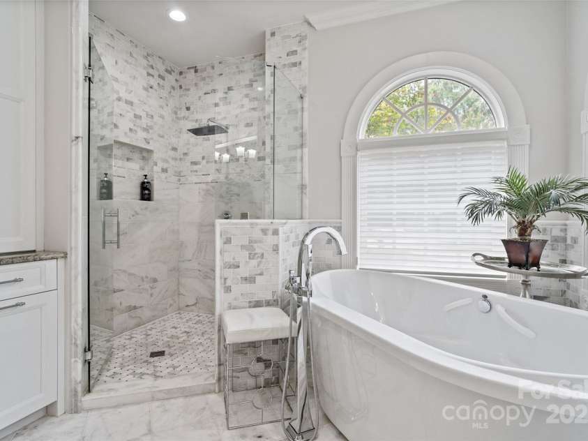 2500 Giverny Drive, Charlotte, NC 28226.  MLS# CAR4287734, YatesRealty ID 6121. 