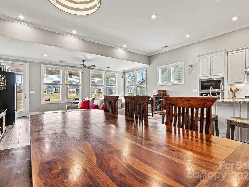 8718 Festival Way, Charlotte, NC 28215.  MLS# CAR4243722, YatesRealty ID 6122. Bright, open living area filled with natural light. Airy space perfect for relaxing or entertaining.