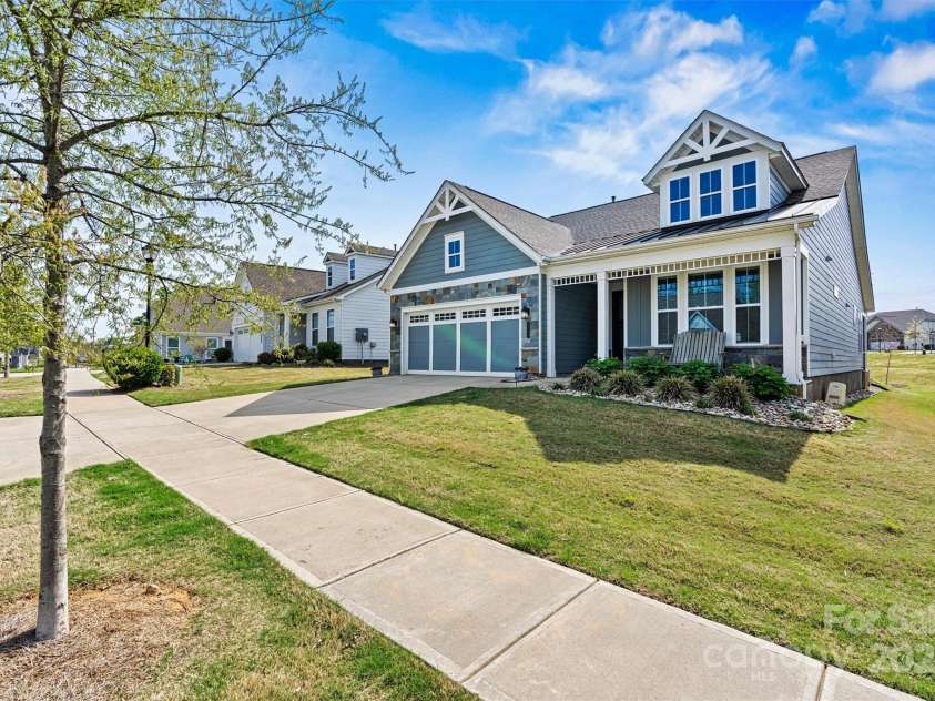 8718 Festival Way, Charlotte, NC 28215.  MLS# CAR4243722, YatesRealty ID 6122. This home offers unbelievable curb appeal with its interesting architectural elements and soothing color scheme.