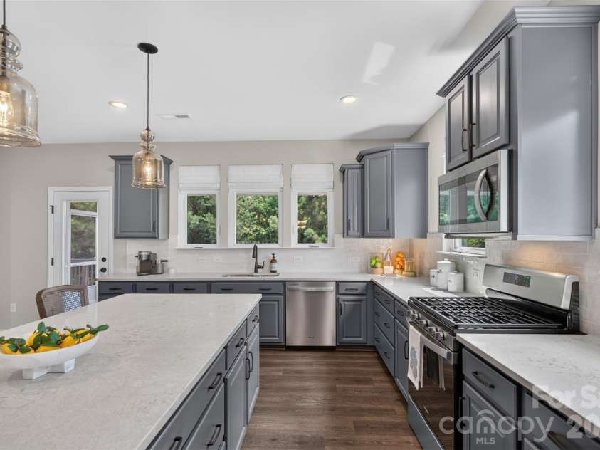 15241 Windward Lane, Lancaster, SC 29720.  MLS# CAR4404611, YatesRealty ID 6123. Upgraded kitchen