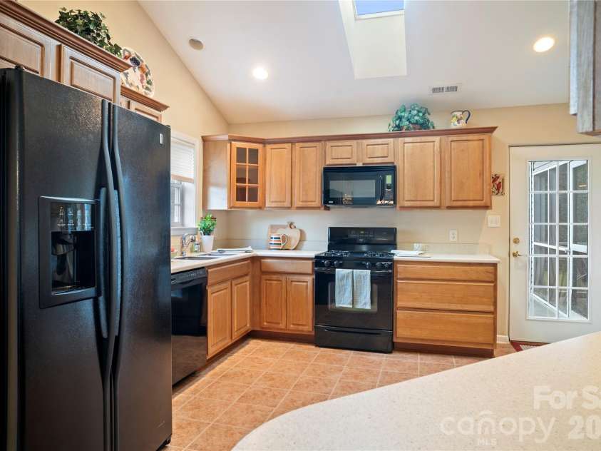 13 Stonebridge Drive, Asheville, NC 28805.  MLS# CAR4346831, YatesRealty ID 6124. 