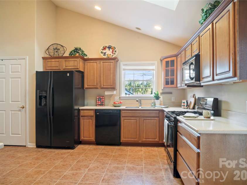 13 Stonebridge Drive, Asheville, NC 28805.  MLS# CAR4346831, YatesRealty ID 6124. 