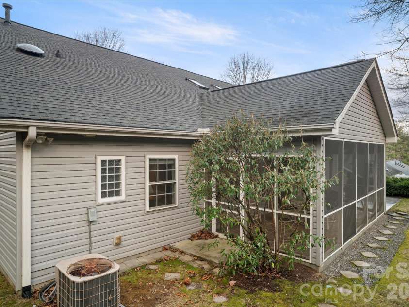 13 Stonebridge Drive, Asheville, NC 28805.  MLS# CAR4346831, YatesRealty ID 6124. 