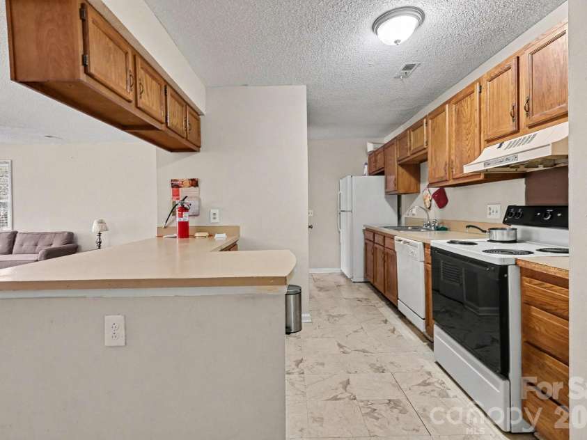 6234 Rosecroft Drive, Charlotte, NC 28215.  MLS# CAR4350385, YatesRealty ID 6125. 