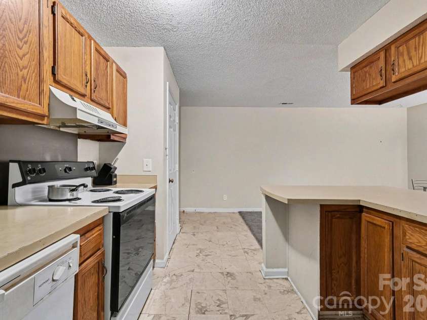 6234 Rosecroft Drive, Charlotte, NC 28215.  MLS# CAR4350385, YatesRealty ID 6125. 
