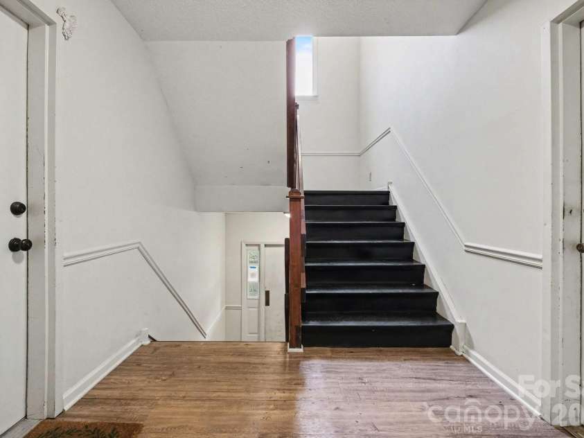 6234 Rosecroft Drive, Charlotte, NC 28215.  MLS# CAR4350385, YatesRealty ID 6125. 
