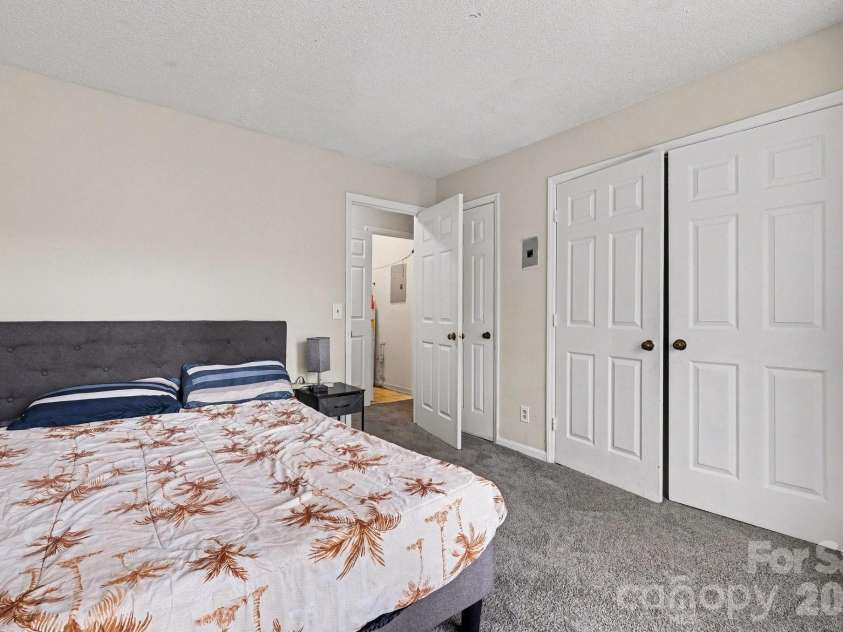 6234 Rosecroft Drive, Charlotte, NC 28215.  MLS# CAR4350385, YatesRealty ID 6125. 