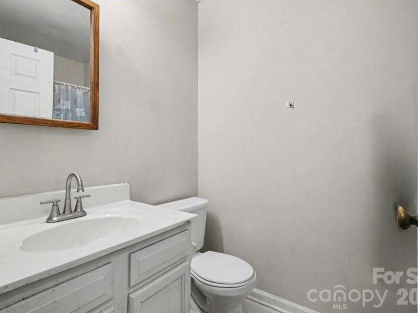 6234 Rosecroft Drive, Charlotte, NC 28215.  MLS# CAR4350385, YatesRealty ID 6125. 