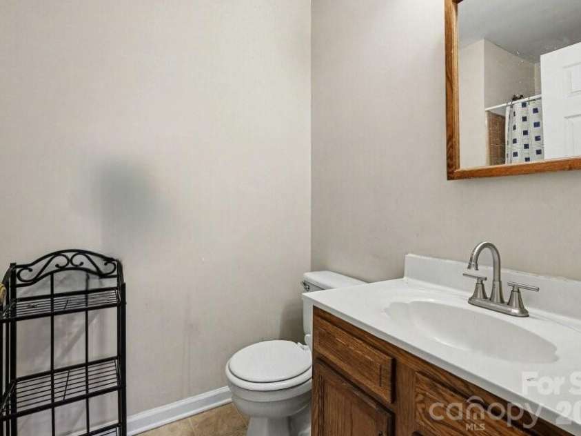 6234 Rosecroft Drive, Charlotte, NC 28215.  MLS# CAR4350385, YatesRealty ID 6125. 