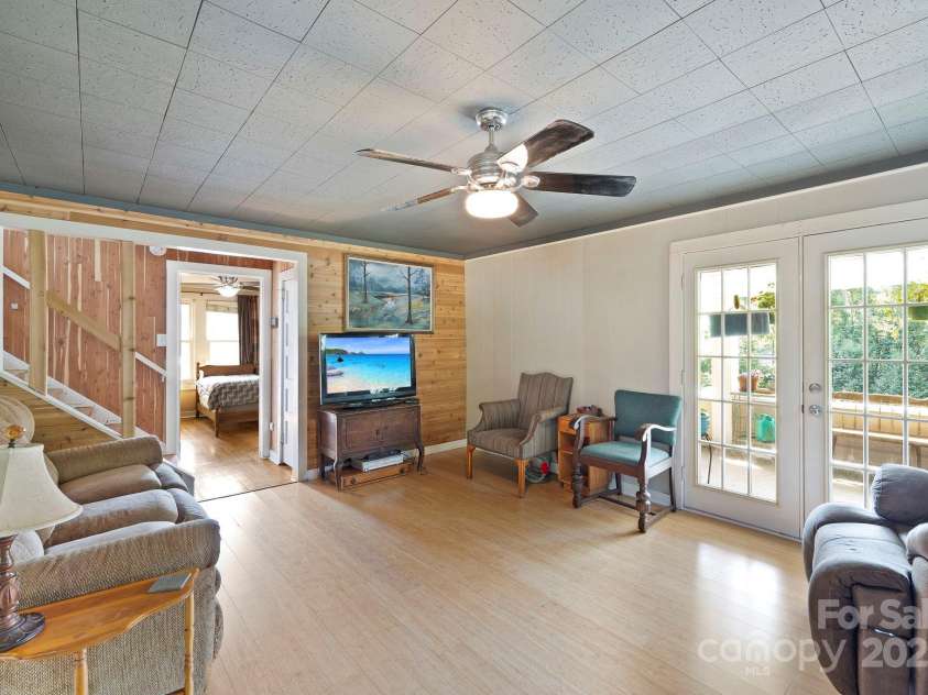 31 Abbott Moore Road, Clyde, NC 28721.  MLS# CAR4305514, YatesRealty ID 6126. 