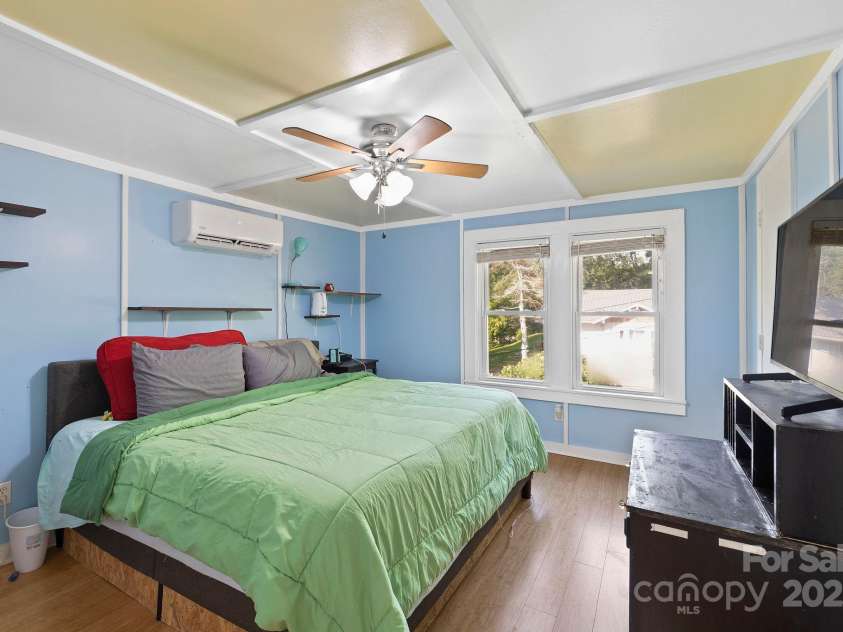 31 Abbott Moore Road, Clyde, NC 28721.  MLS# CAR4305514, YatesRealty ID 6126. 