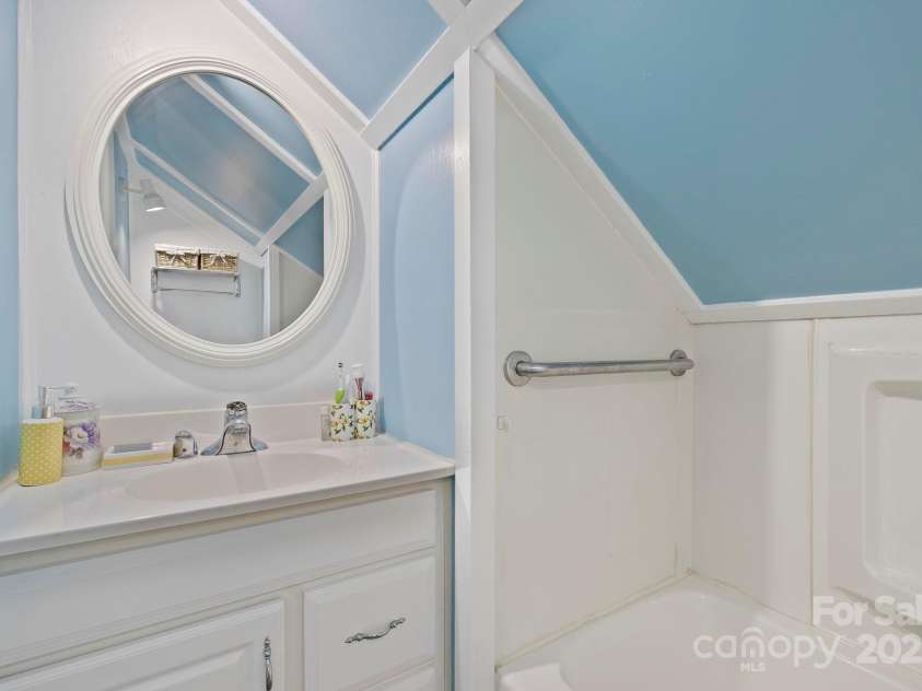 31 Abbott Moore Road, Clyde, NC 28721.  MLS# CAR4305514, YatesRealty ID 6126. 