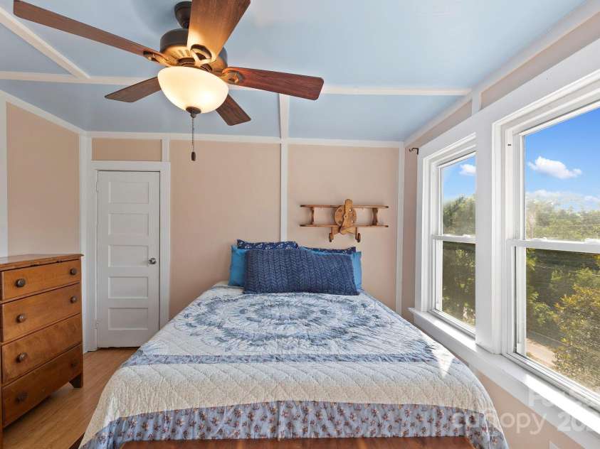 31 Abbott Moore Road, Clyde, NC 28721.  MLS# CAR4305514, YatesRealty ID 6126. 