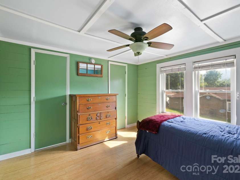 31 Abbott Moore Road, Clyde, NC 28721.  MLS# CAR4305514, YatesRealty ID 6126. 