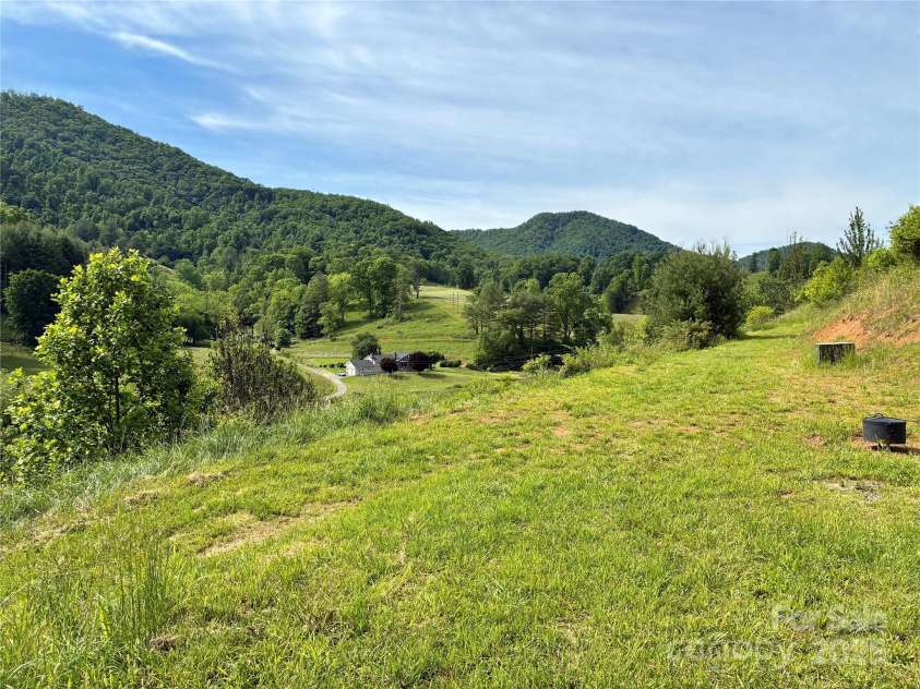 41 Hawks Ridge Estate, Burnsville, NC 28714.  MLS# CAR4246648, YatesRealty ID 6126. 