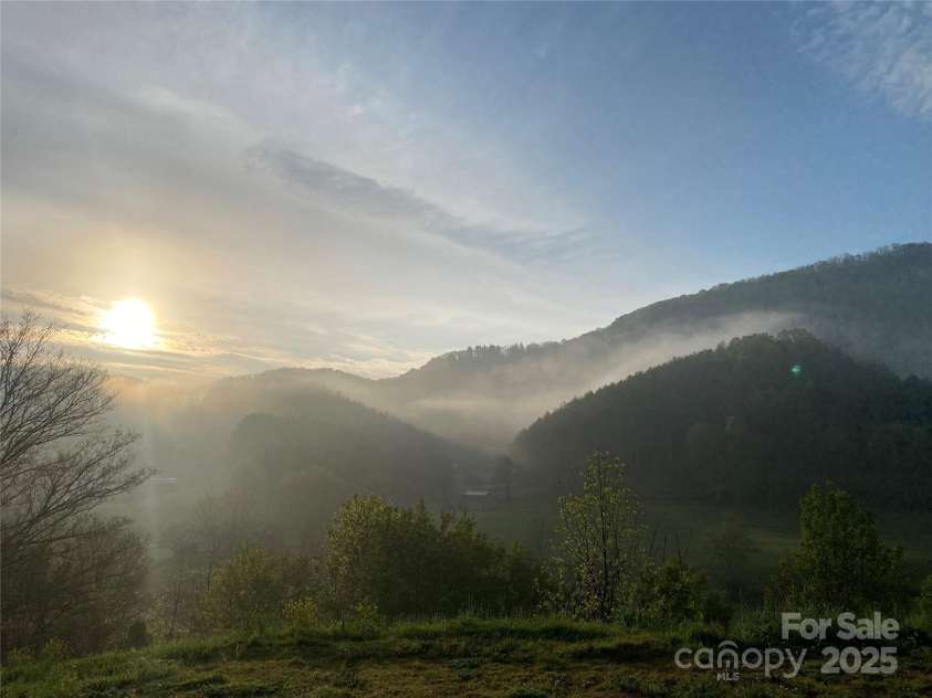 41 Hawks Ridge Estate, Burnsville, NC 28714.  MLS# CAR4246648, YatesRealty ID 6126. 