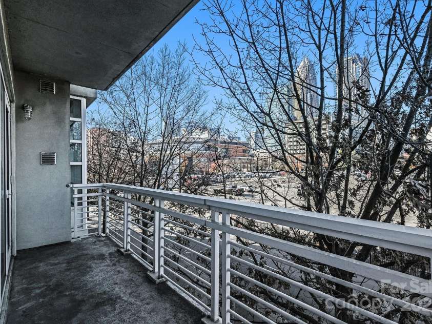 505 Sixth Street, Charlotte, NC 28202.  MLS# CAR4331370, YatesRealty ID 6127. BALCONY