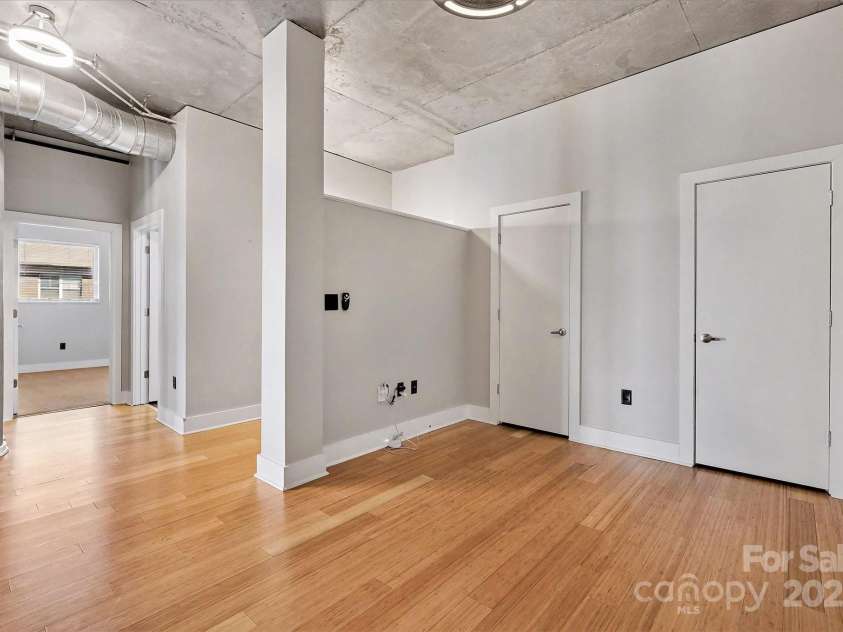 505 Sixth Street, Charlotte, NC 28202.  MLS# CAR4331370, YatesRealty ID 6127. DINING AREA/OFFICE