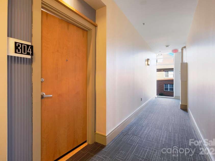 505 Sixth Street, Charlotte, NC 28202.  MLS# CAR4331370, YatesRealty ID 6127. THIRD FLOOR HALLWAY