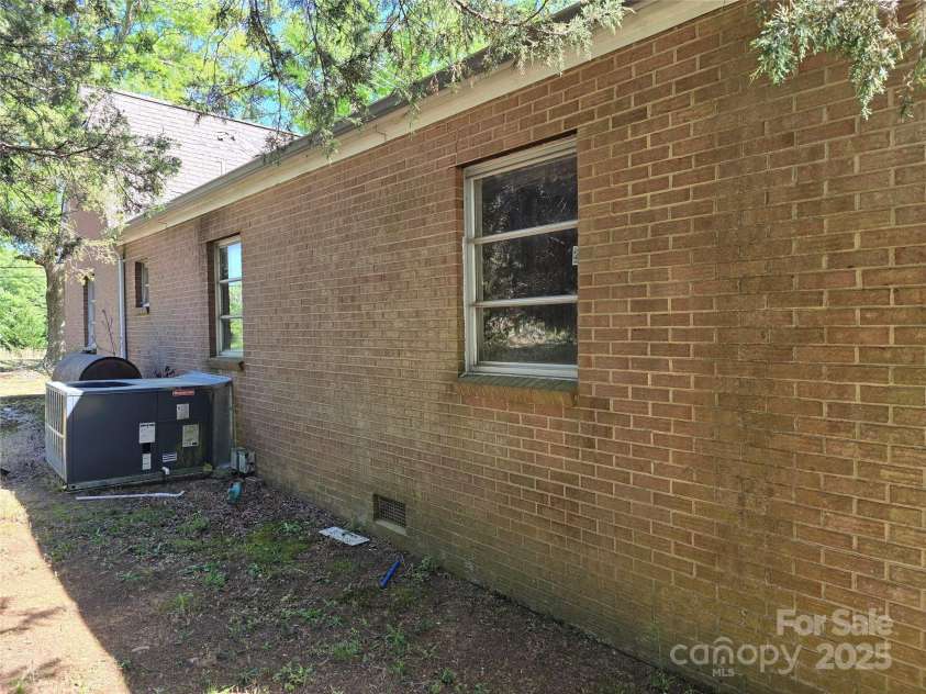 8860 Castor Road, Salisbury, NC 28146.  MLS# CAR4247320, YatesRealty ID 6127. 