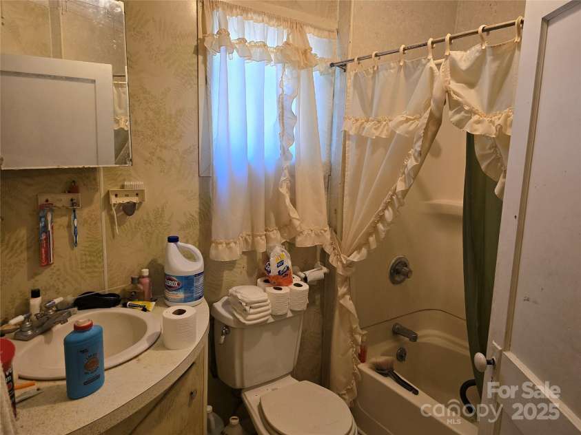 8860 Castor Road, Salisbury, NC 28146.  MLS# CAR4247320, YatesRealty ID 6127. Bathroom