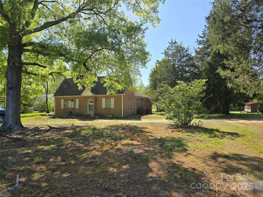 8860 Castor Road, Salisbury, NC 28146.  MLS# CAR4247320, YatesRealty ID 6127. Front view from road