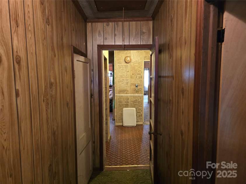 8860 Castor Road, Salisbury, NC 28146.  MLS# CAR4247320, YatesRealty ID 6127. Hallway