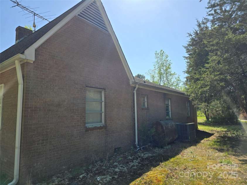 8860 Castor Road, Salisbury, NC 28146.  MLS# CAR4247320, YatesRealty ID 6127. Right side