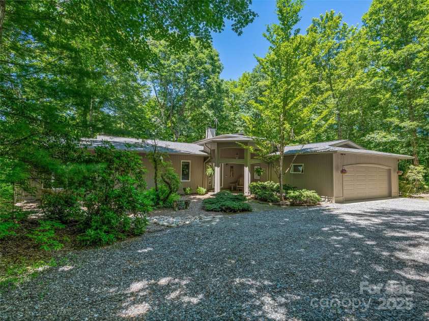 140 Grouse Lane, Brevard, NC 28712.  MLS# CAR4247266, YatesRealty ID 6128. Plenty of room to gather.