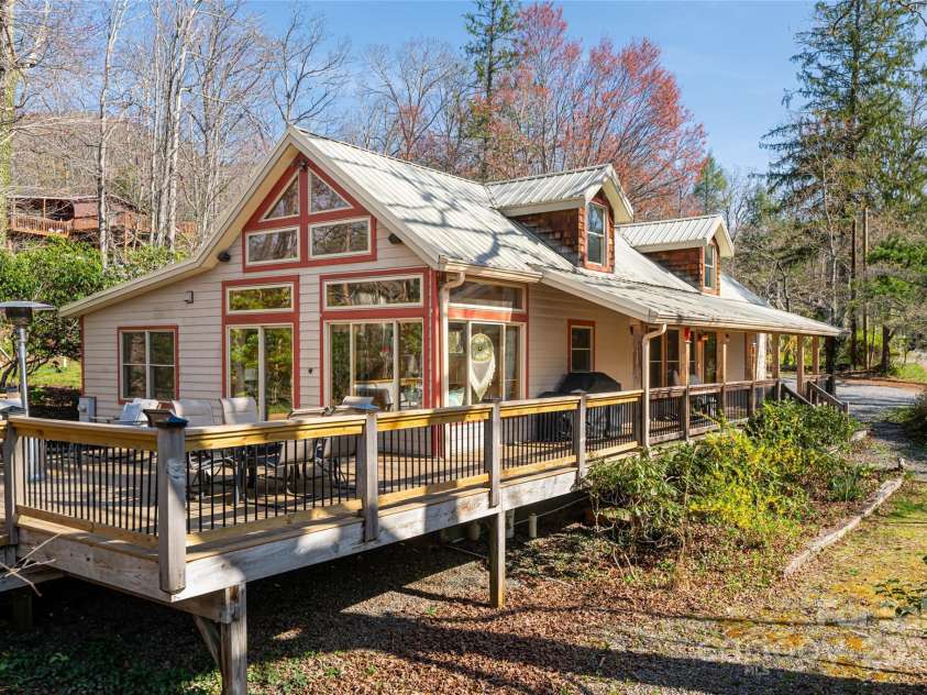 20 Meeks Road, Black Mountain, NC 28711.  MLS# CAR4232565, YatesRealty ID 6129. 20 Meeks Rd