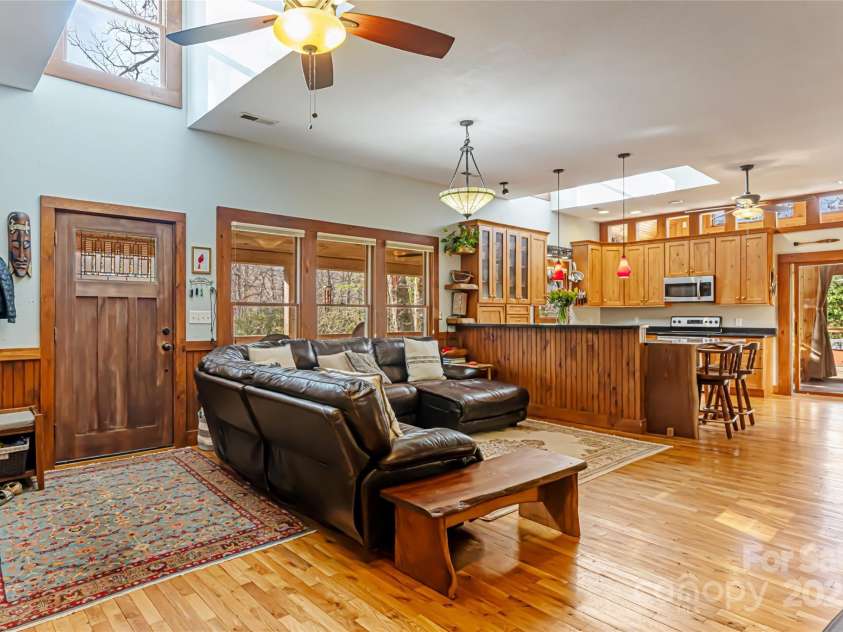 20 Meeks Road, Black Mountain, NC 28711.  MLS# CAR4232565, YatesRealty ID 6129. 