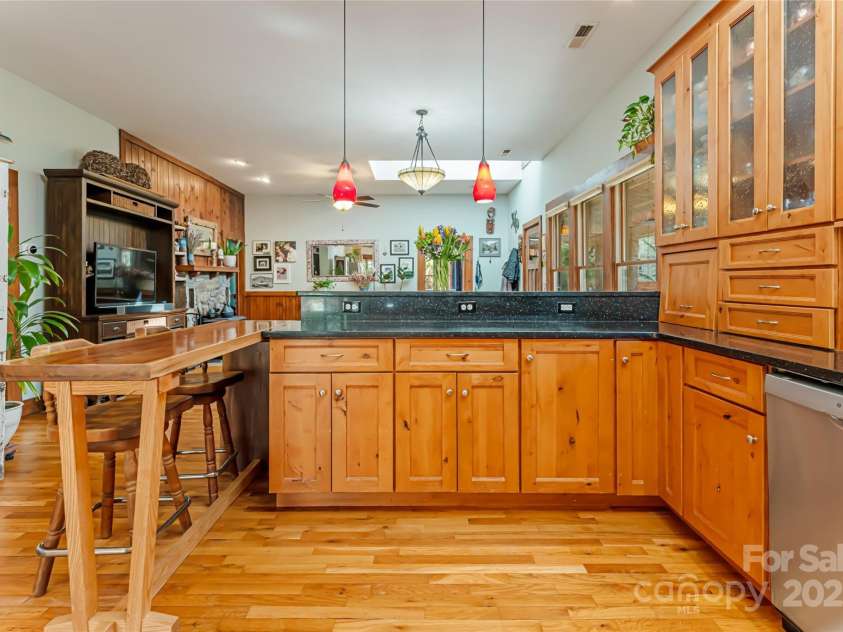 20 Meeks Road, Black Mountain, NC 28711.  MLS# CAR4232565, YatesRealty ID 6129. 