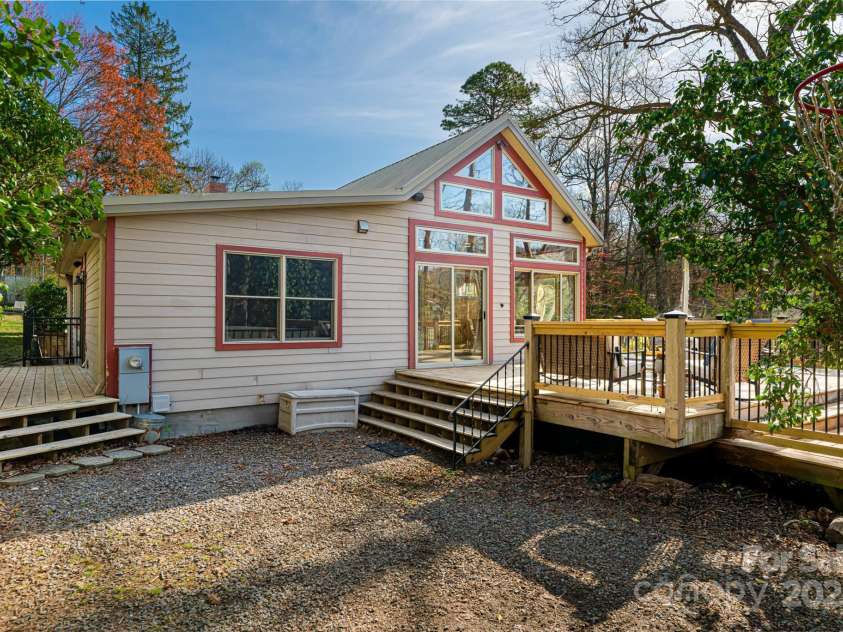 20 Meeks Road, Black Mountain, NC 28711.  MLS# CAR4232565, YatesRealty ID 6129. 