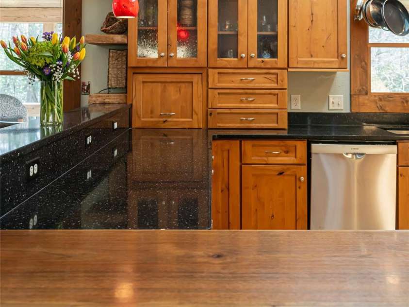 20 Meeks Road, Black Mountain, NC 28711.  MLS# CAR4232565, YatesRealty ID 6129. Custom built-in counter