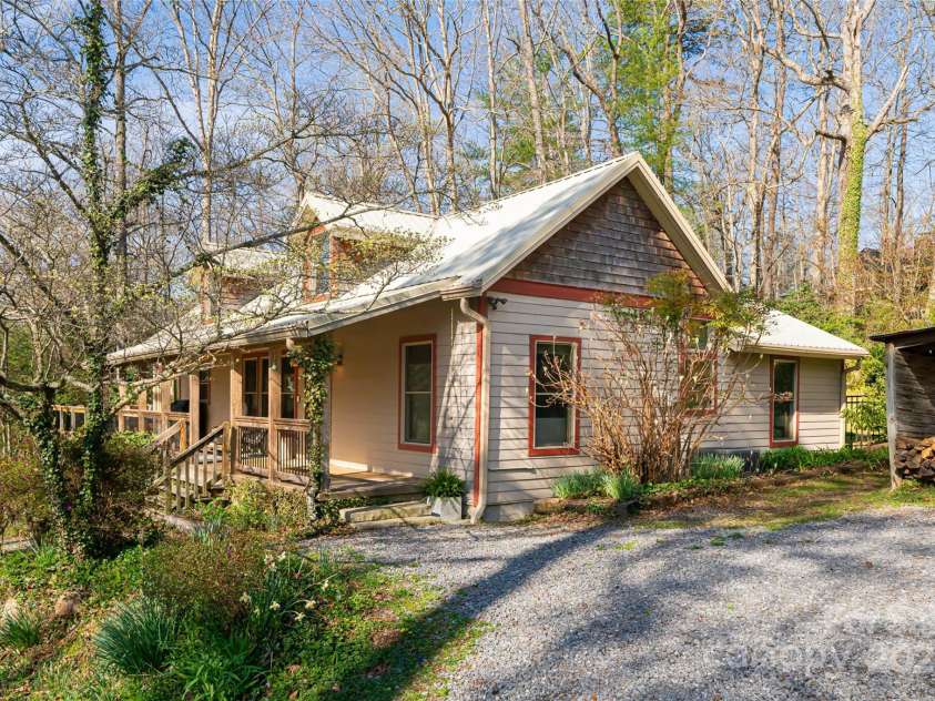 20 Meeks Road, Black Mountain, NC 28711.  MLS# CAR4232565, YatesRealty ID 6129. Easy convenient parking